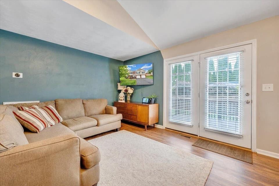 590 Keystone Drive, photo 12 of 37