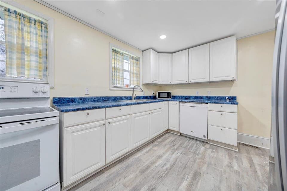 855 E Main St, photo 14 of 34