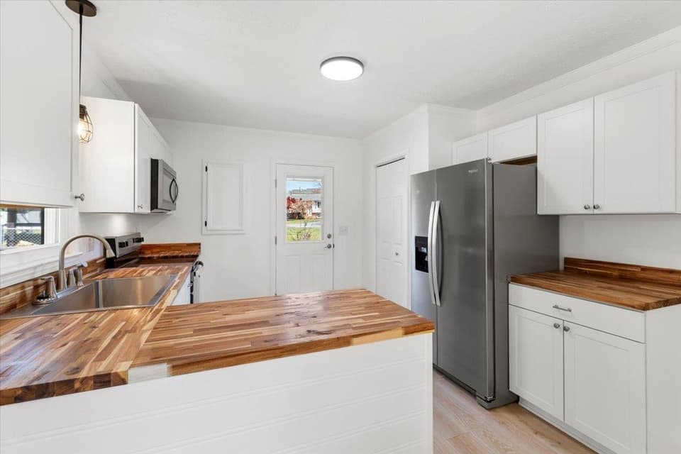 2435 Glade Drive SE, photo 11 of 40