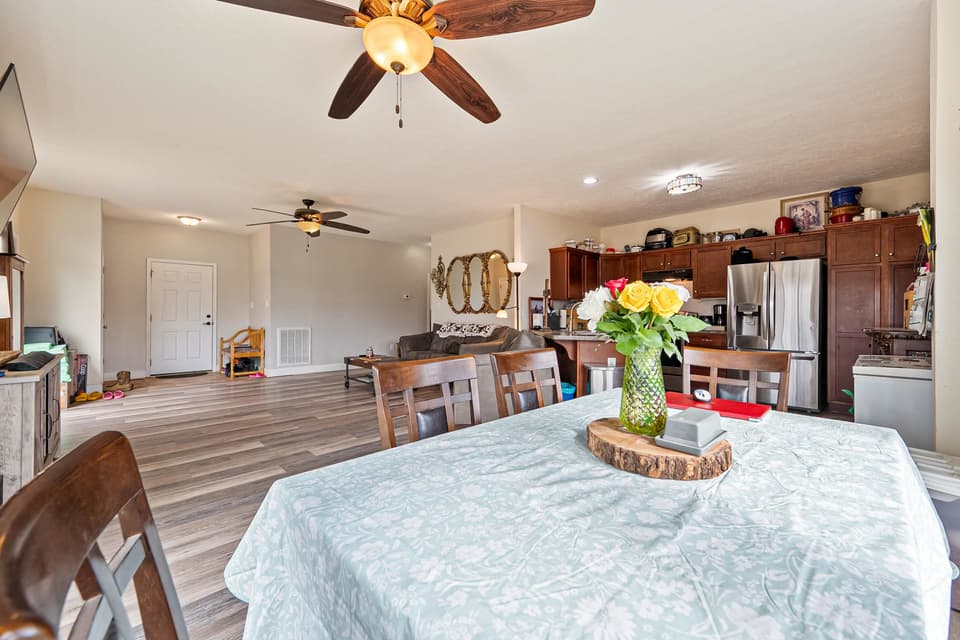 285 Easy Street, photo 14 of 40
