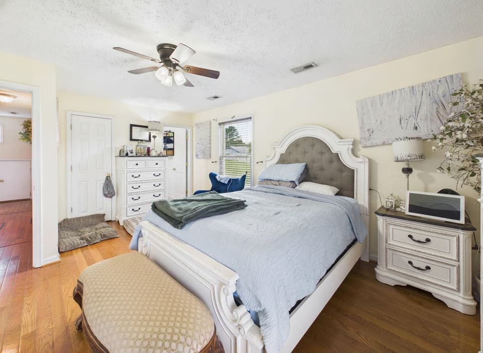 209 Rolling Hills Drive, photo 31 of 40