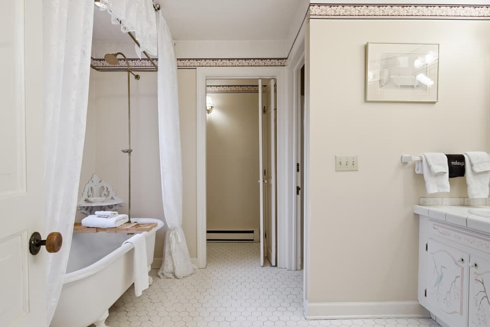 311 E Main Street, photo 22 of 40