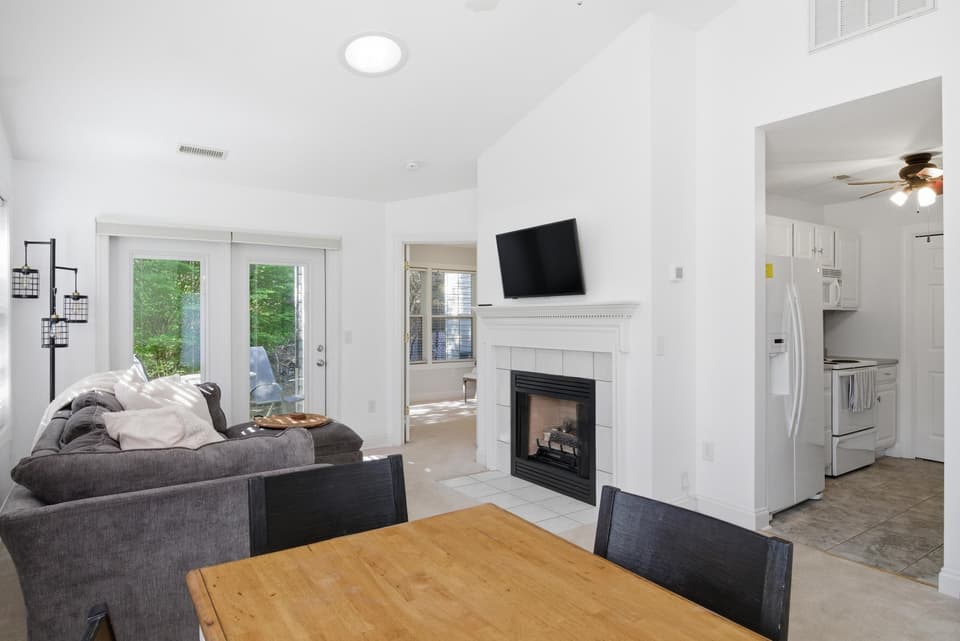 450 Silver Leaf Drive, photo 10 of 27