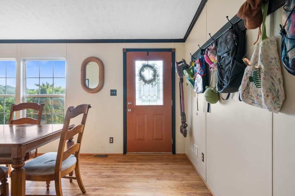678 Peachtree Hill, photo 13 of 40