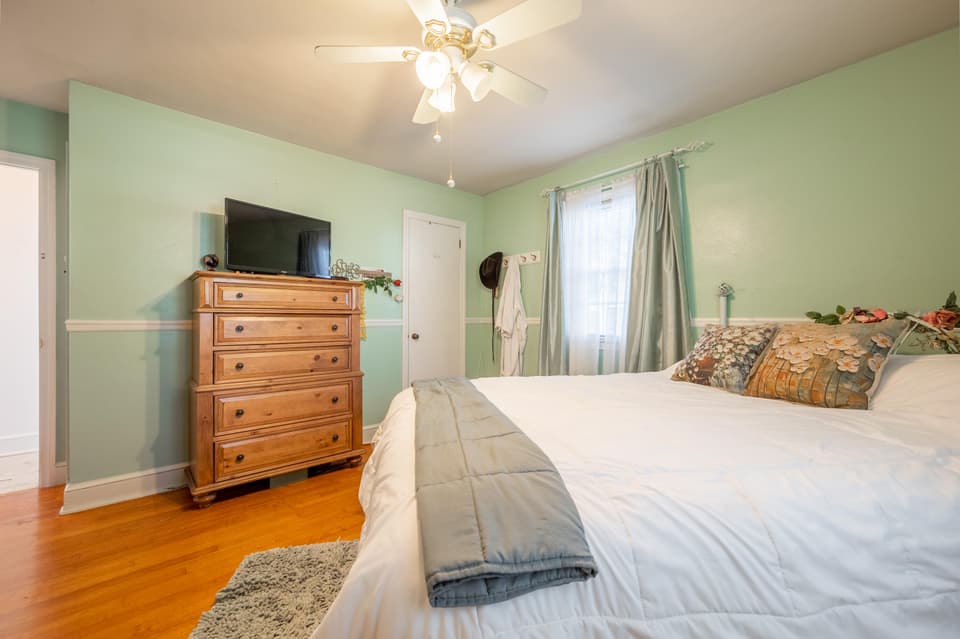 810 College St NW, photo 29 of 38