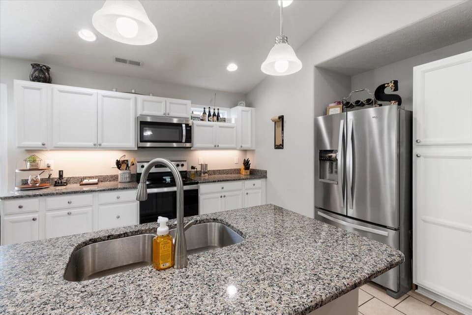 2195 Glade Drive SE, photo 13 of 38