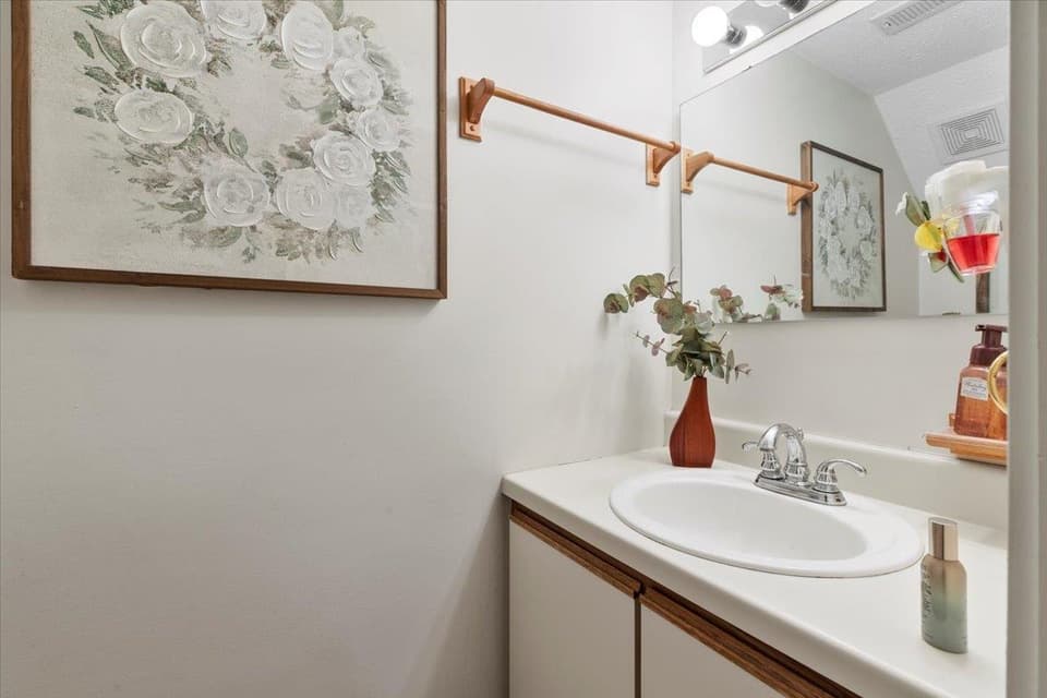 2590 Townhouse Street, photo 9 of 39