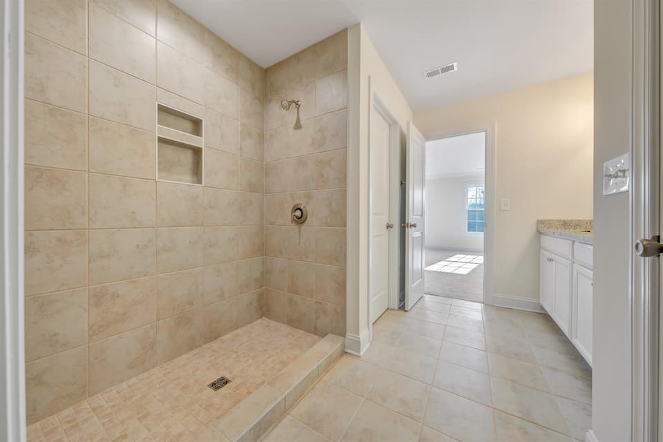 970 Holland Loop, photo 10 of 13