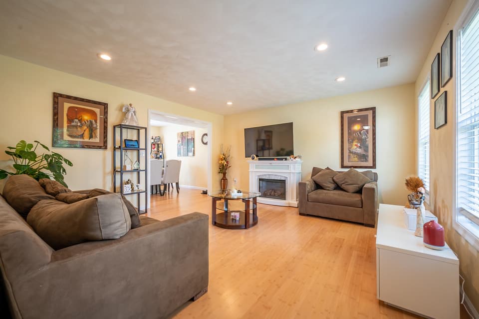 435 Majestic Drive, photo 5 of 26