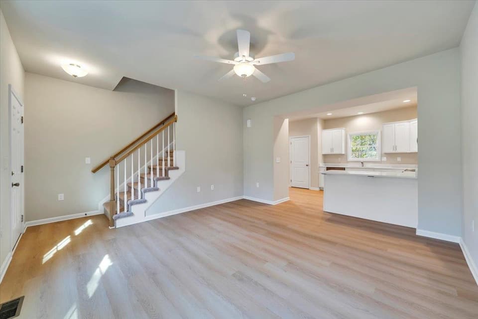 1555 Kensington Way, photo 3 of 38