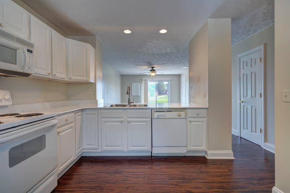 260 Willow Oak Drive, photo 9 of 32