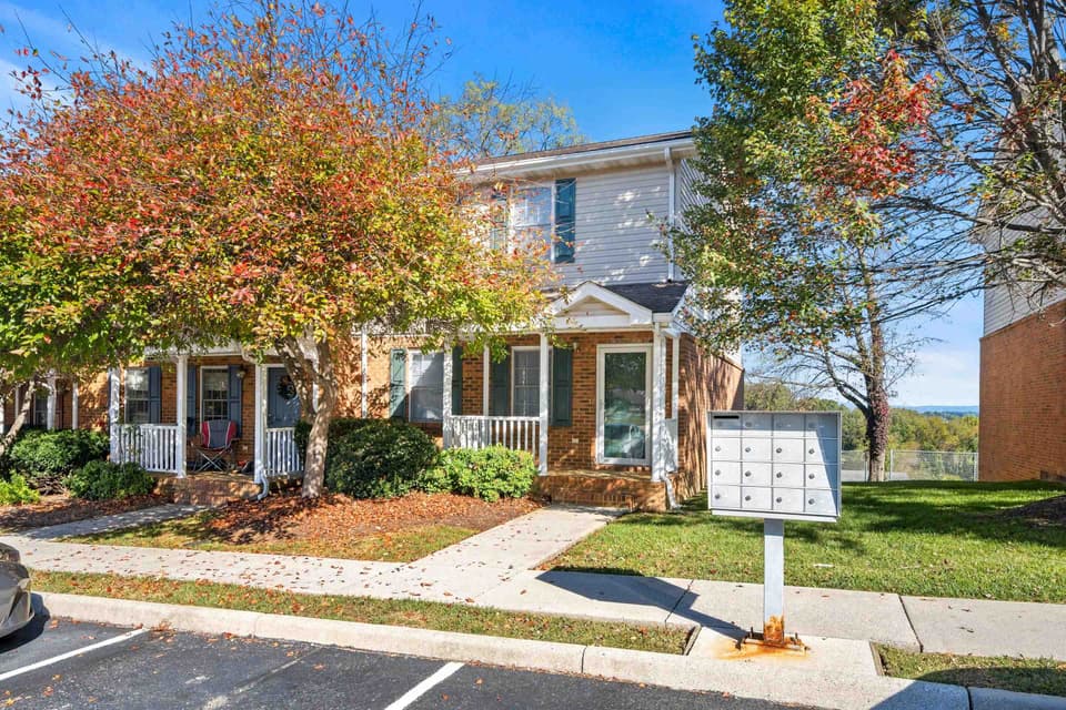420 Wimmer Street NW, photo 3 of 40