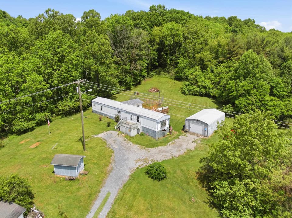1516 Gunston Road, photo 4 of 40