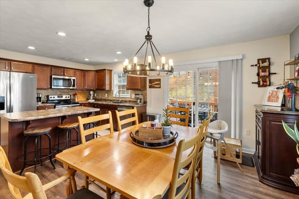 1041 St Clair Lane, photo 12 of 40