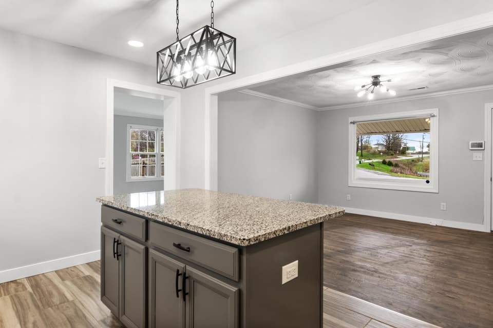 4090 Roanoke Street, photo 10 of 40