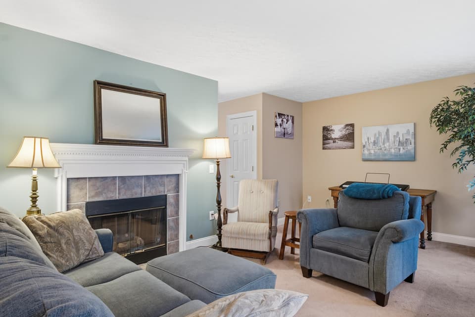 585 Silver Leaf Drive, photo 2 of 39