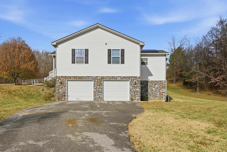 370 Robin Hood Drive, photo 19 of 40