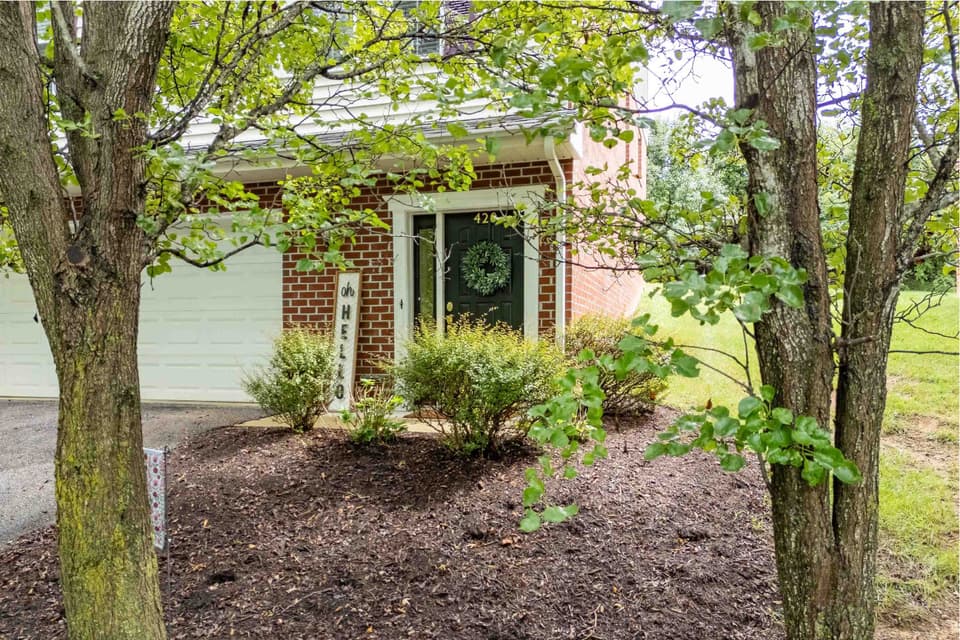 420 Tall Oak Boulevard, photo 2 of 40
