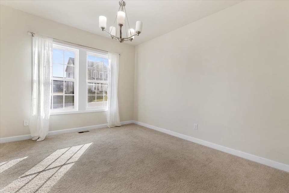 820 Jefferson Circle, photo 14 of 40
