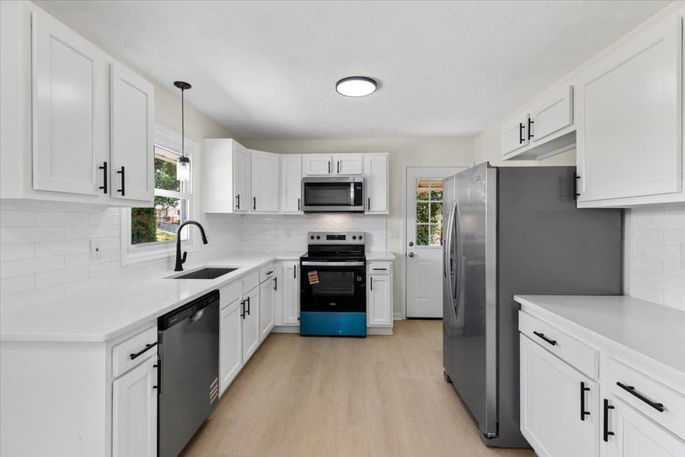 235 Lucas Street NE, photo 5 of 20