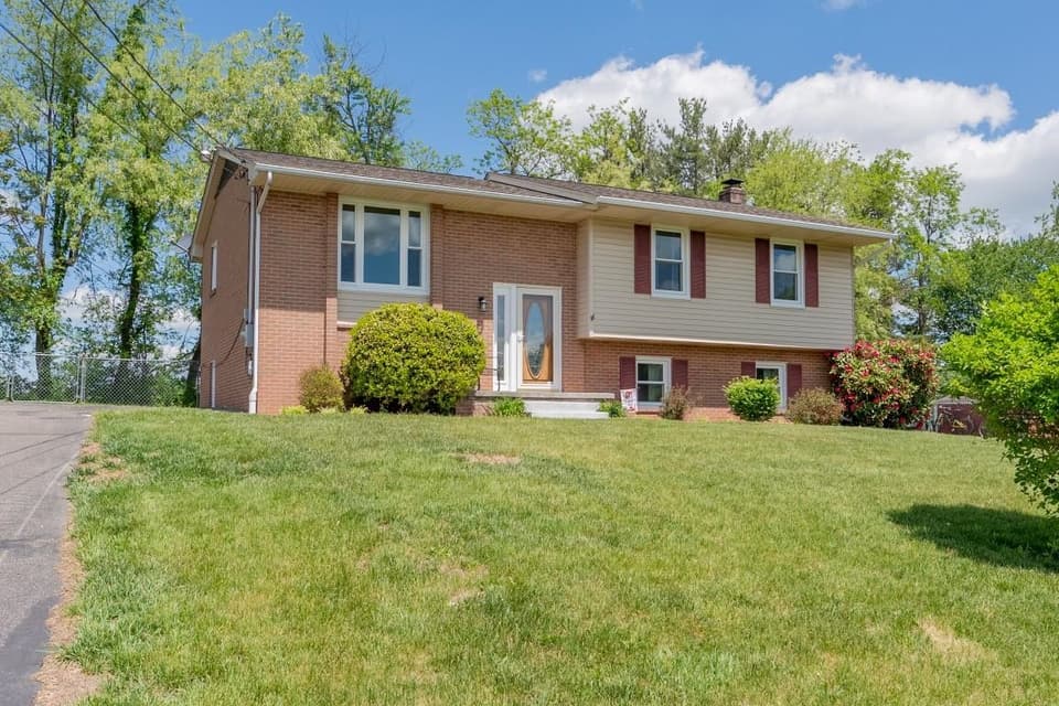 265 Mulberry Drive, photo 2 of 40