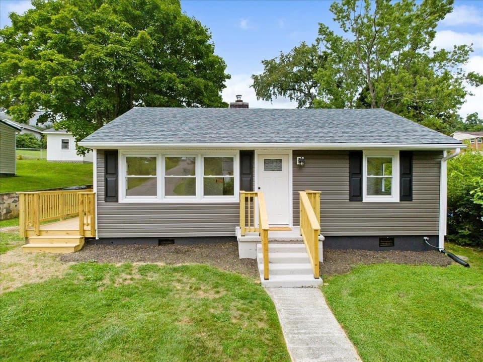 409 Third Street SW, Christiansburg, photo 2