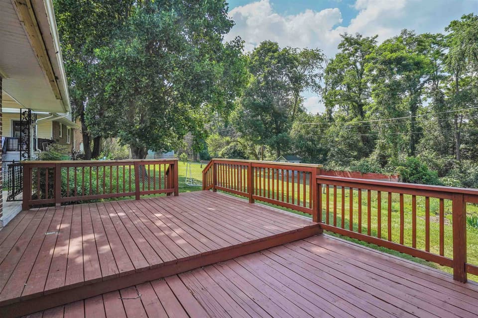 650 Betty Drive, photo 15 of 40