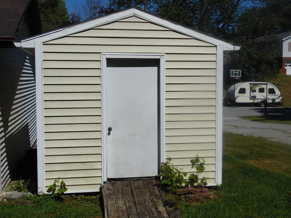 2435 Glade Drive, photo 3 of 7