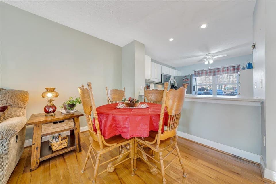 335 Willow Oak Dr NW, photo 7 of 26