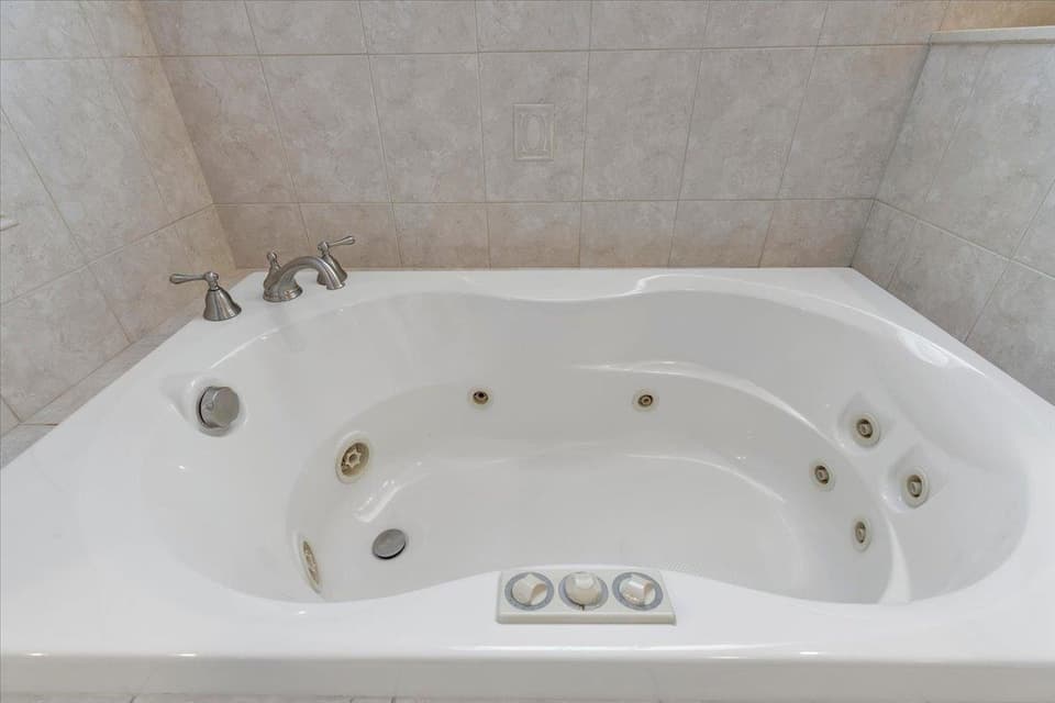 2251 Lake Vista Drive, photo 32 of 40