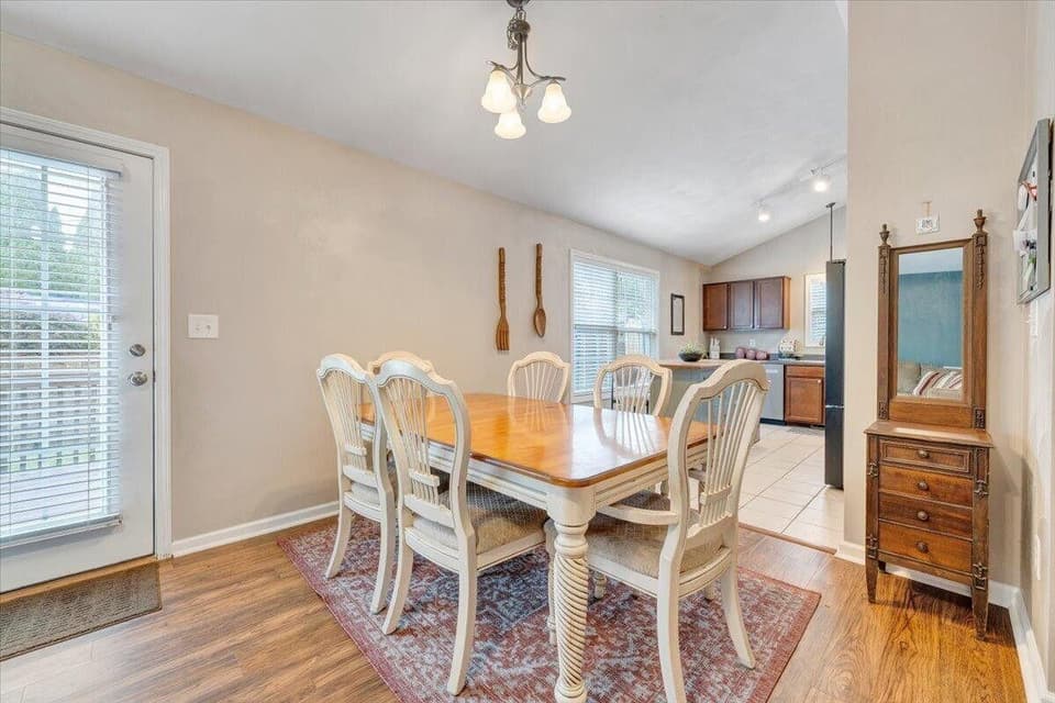 590 Keystone Drive, photo 7 of 37