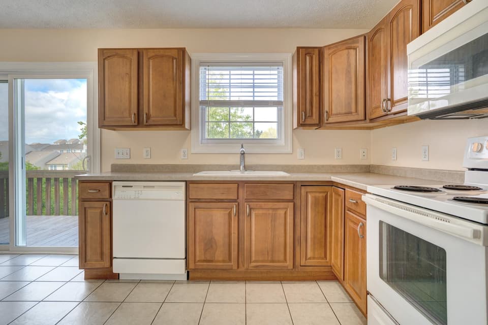 1025 Oaktree Boulevard, photo 3 of 33