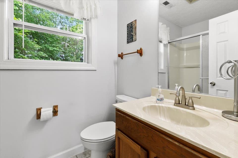365 S Hill Drive, photo 10 of 40