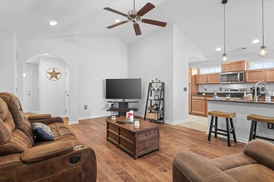 2150 Giles Drive, photo 14 of 37