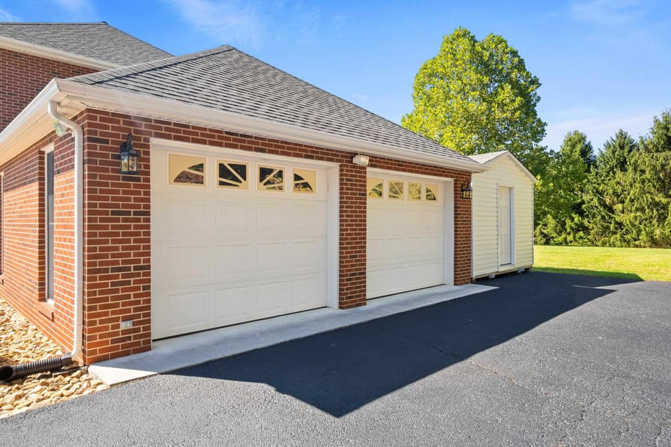 175 Ruby Court, photo 5 of 40