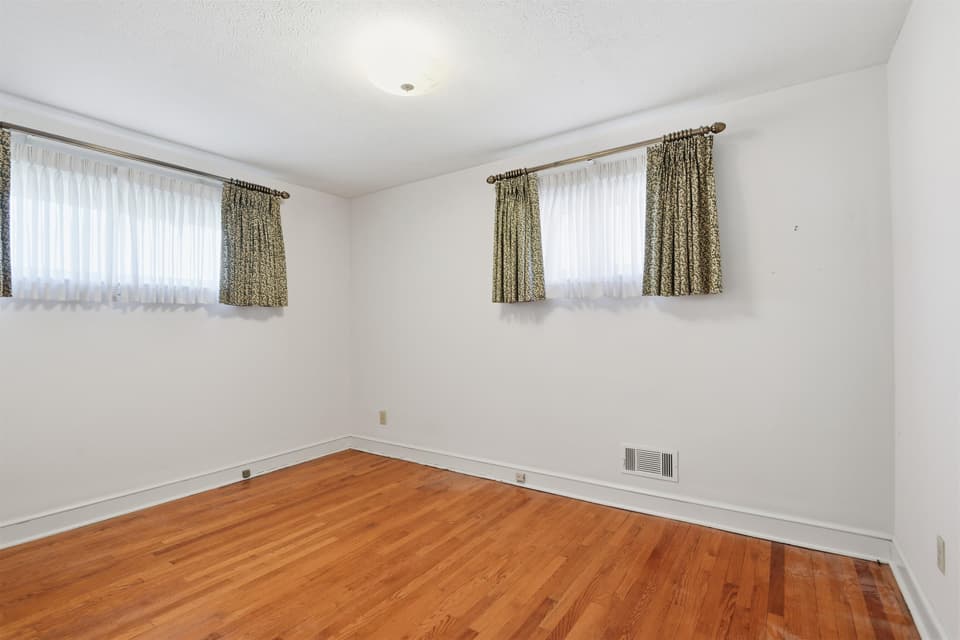 604 E Main Street, photo 19 of 40