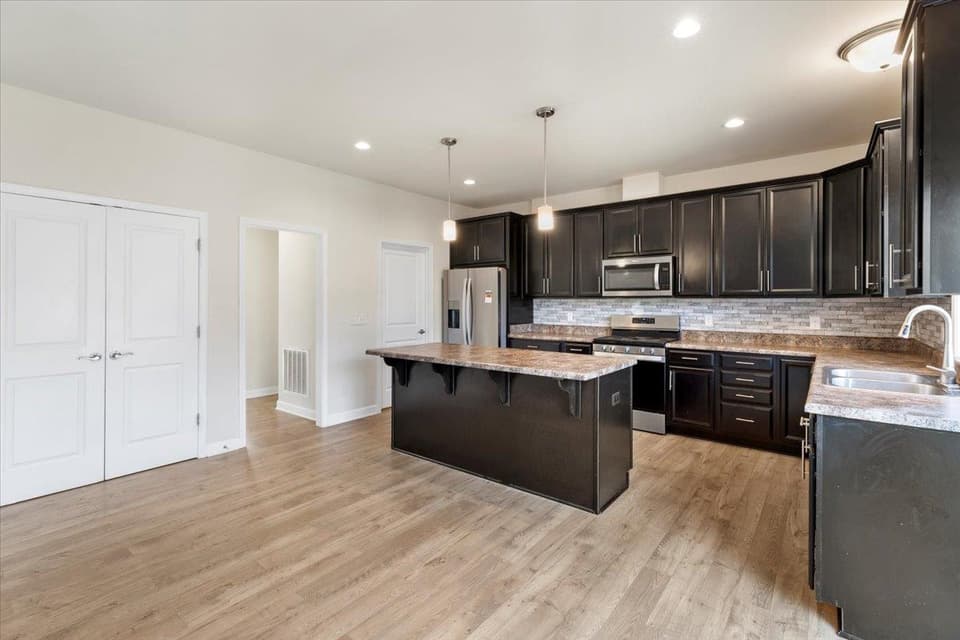 820 Jefferson Circle, photo 28 of 40