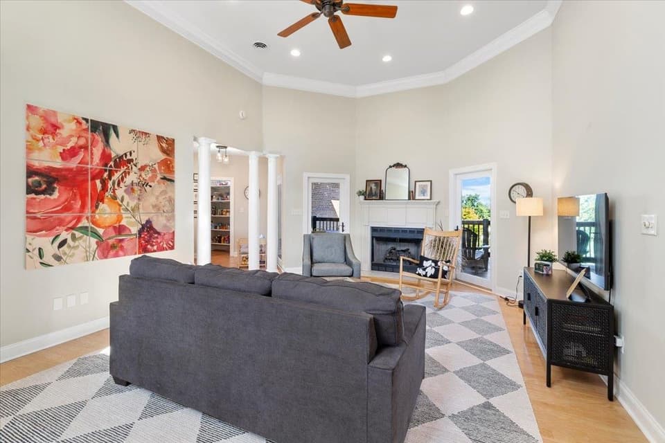 2120 Knoll Crest Drive, photo 14 of 40