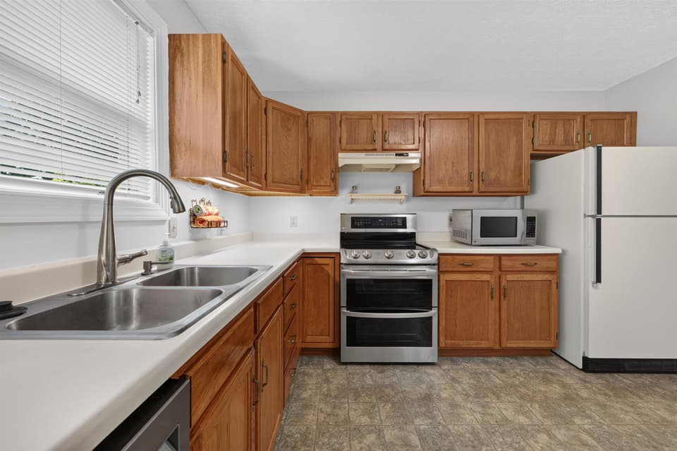650 Kamran Drive, photo 13 of 40