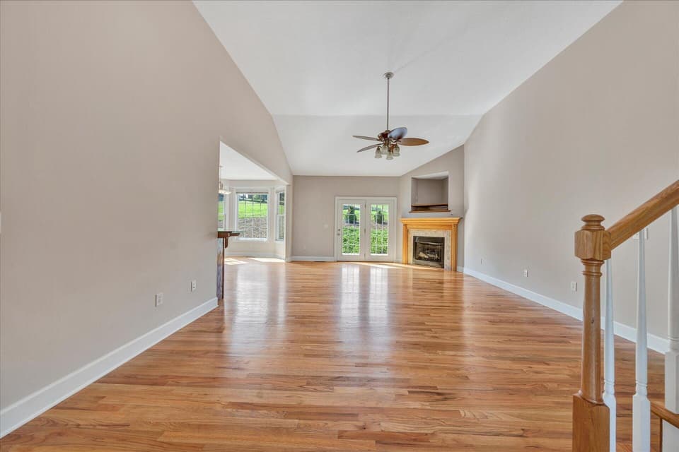 2075 Lake Vista Dr, photo 9 of 38