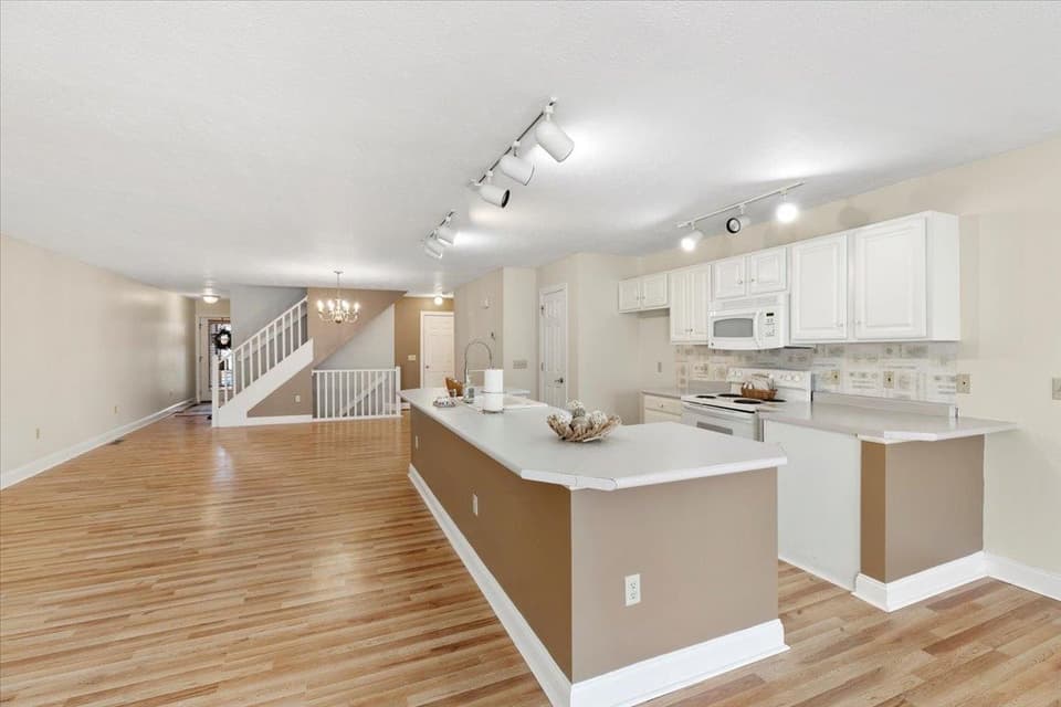 360 Gold Leaf Drive, photo 22 of 40