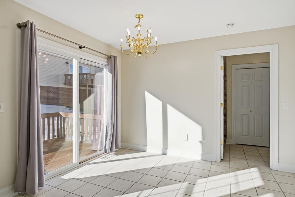 380 Oaktree Boulevard, photo 18 of 40