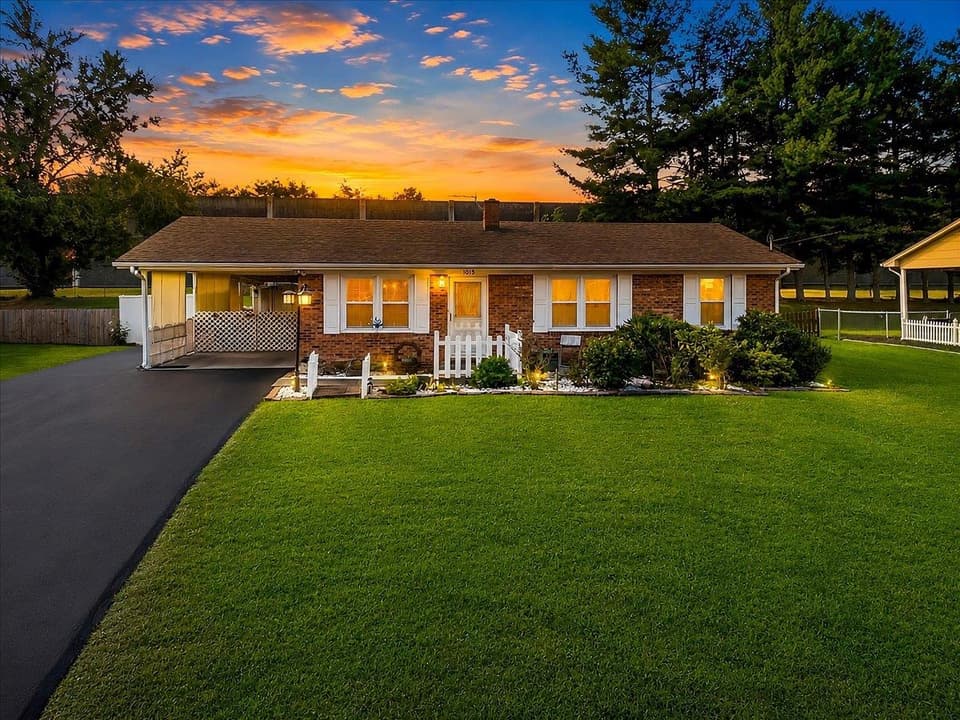 1015 Reading Road, photo 2 of 40