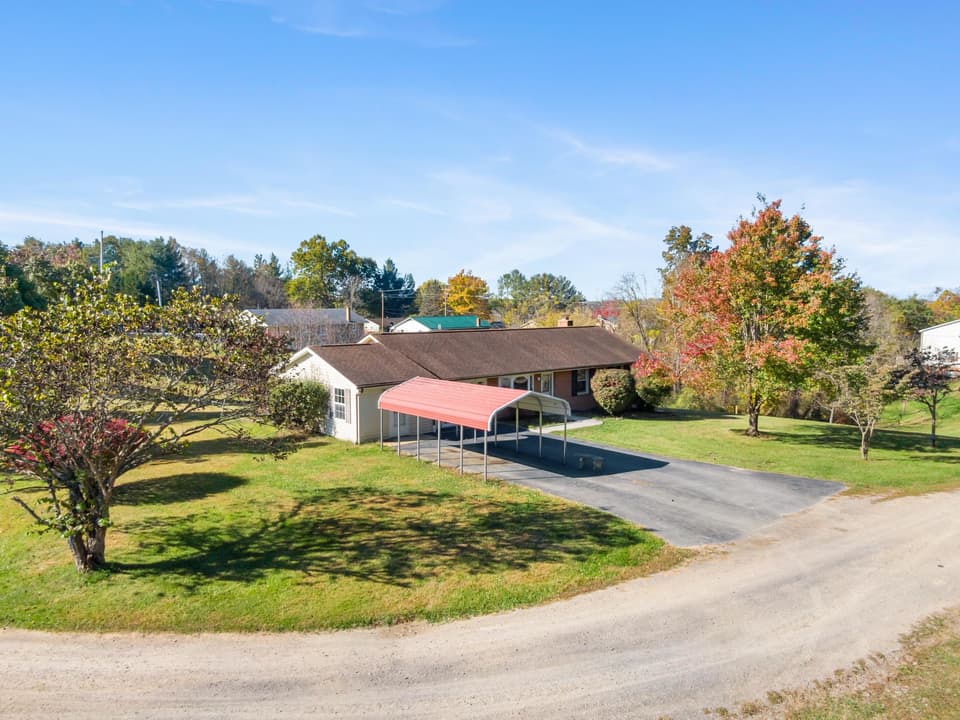 2272 Lupine Lane, photo 2 of 40