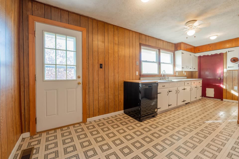 270 Dunlap Drive, photo 9 of 40