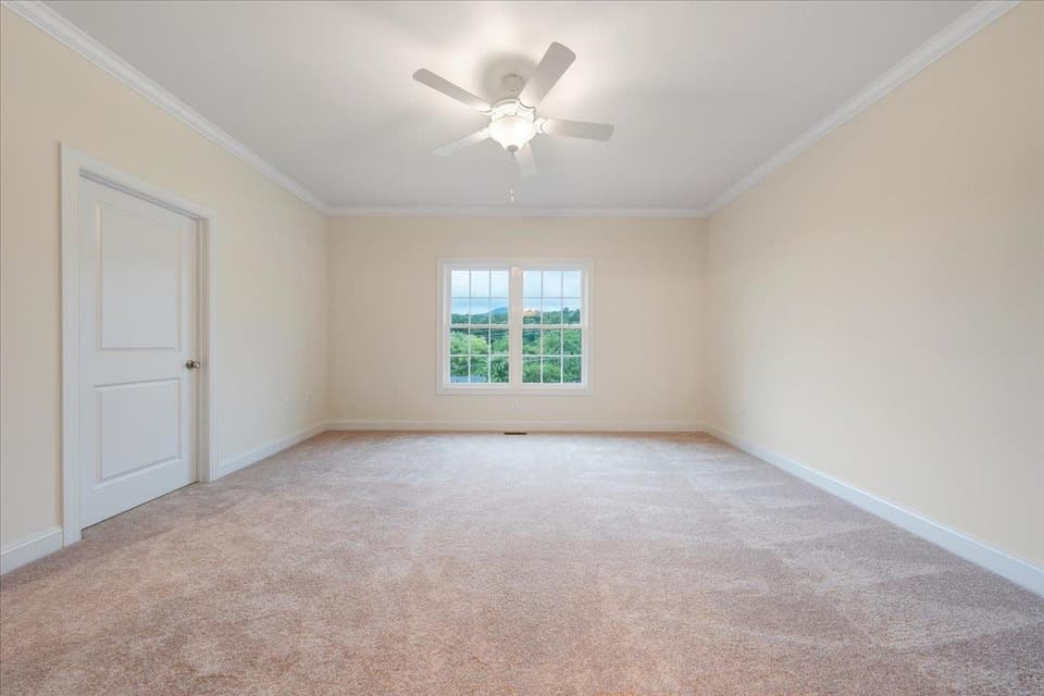 940 Holland Loop, photo 37 of 40