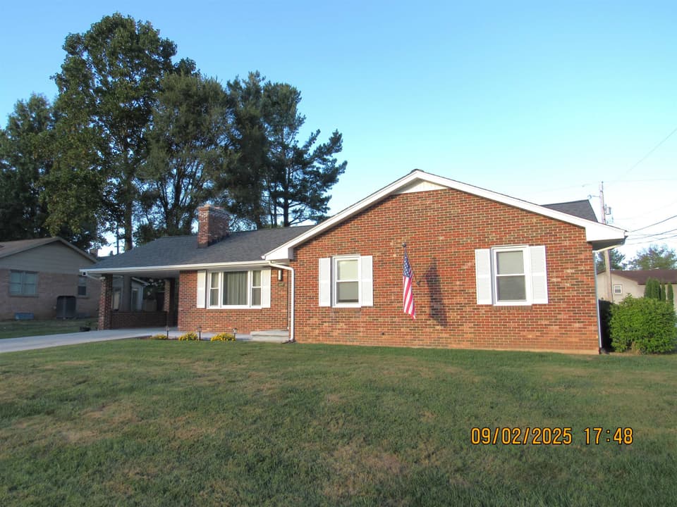 350 Hickory Drive, photo 3 of 31