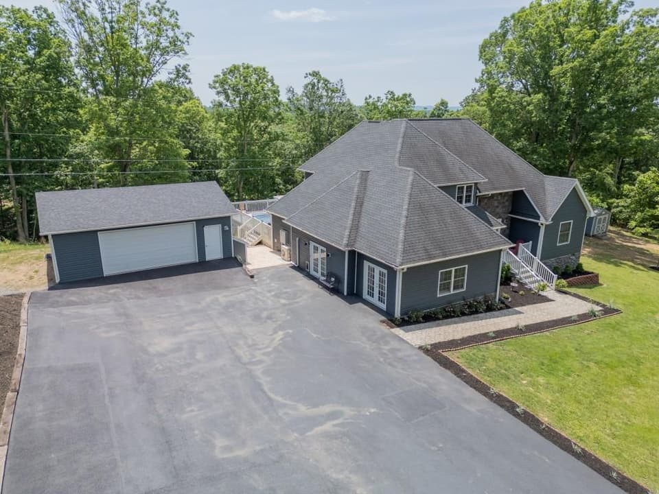 2977 Spaulding Road, photo 2 of 40