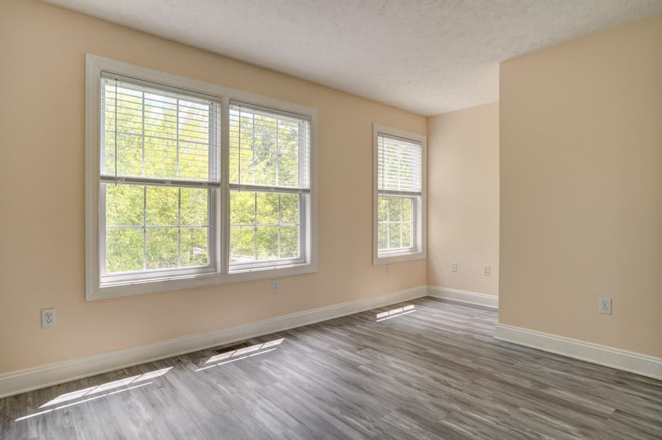1025 Oaktree Boulevard, photo 12 of 33