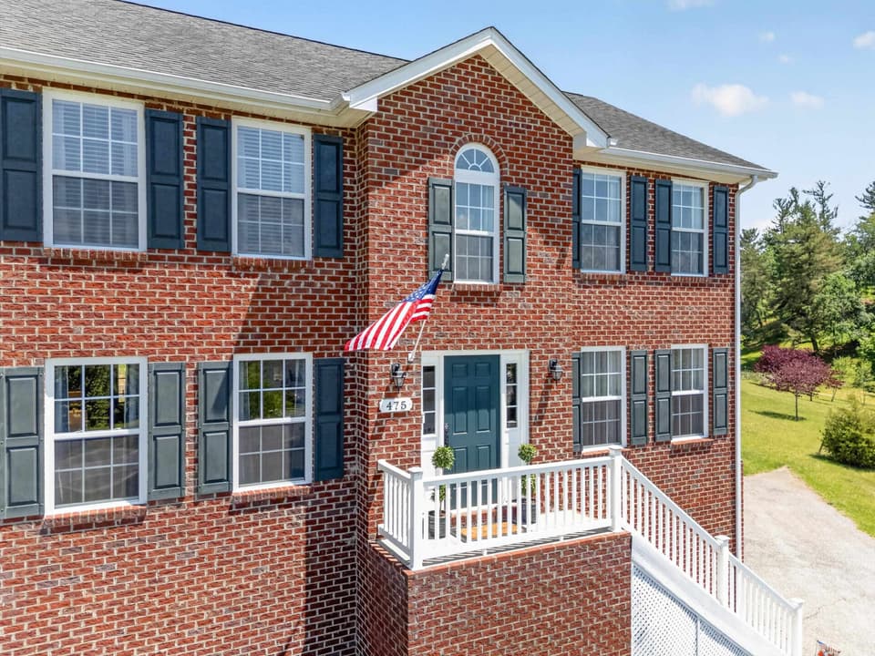 475 Majestic Drive, photo 4 of 40